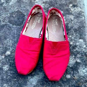 Toms red size 8w